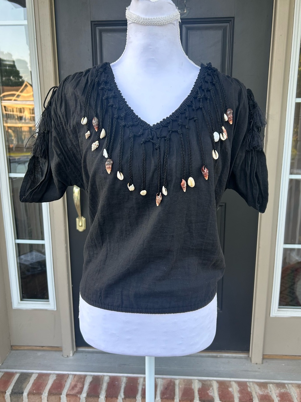 Vintage 70s 80s black blouson cotton top macrame cowrie seashells boho XS S
